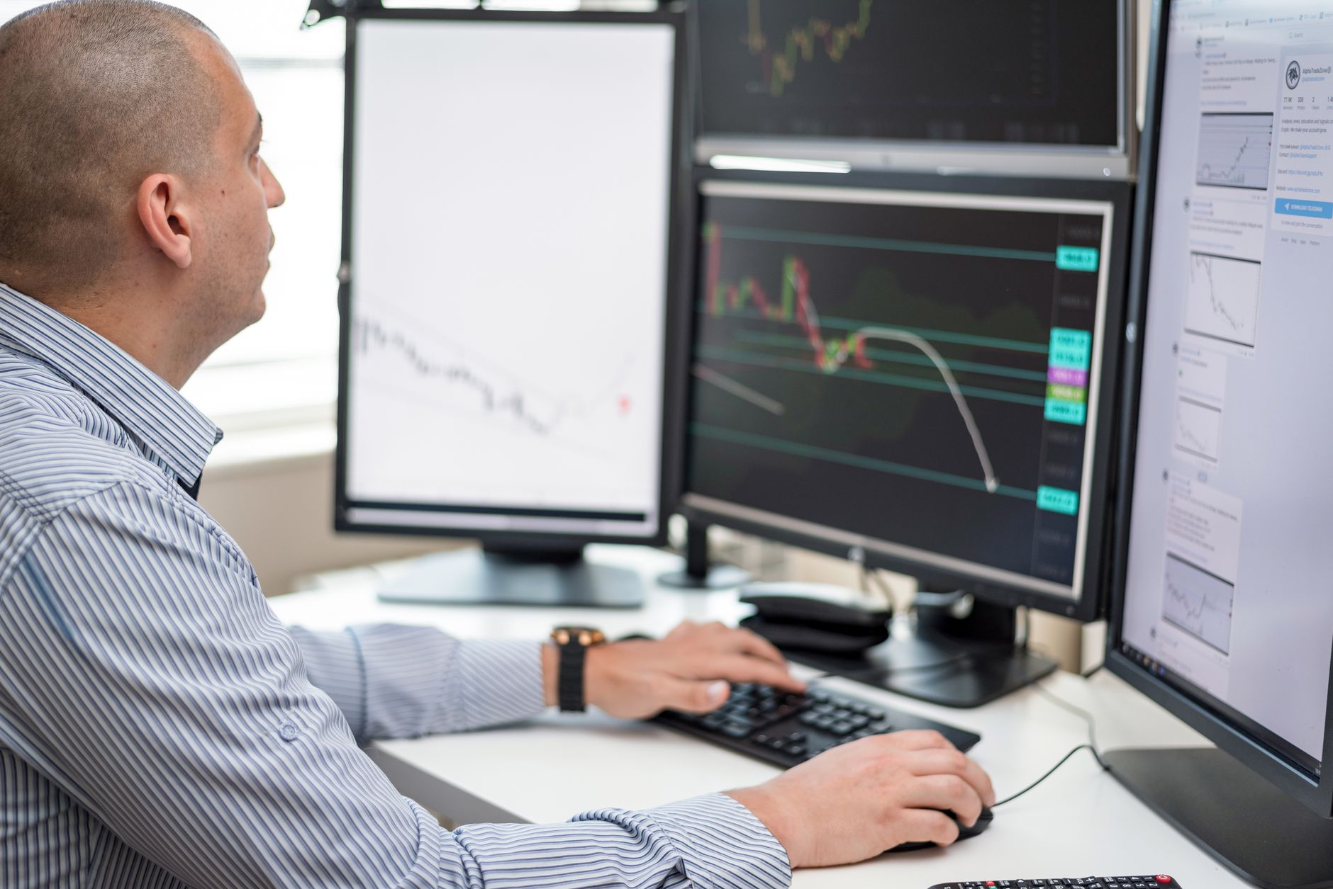 Trading desk monitors illustrating prop firm broker integration and platform connections